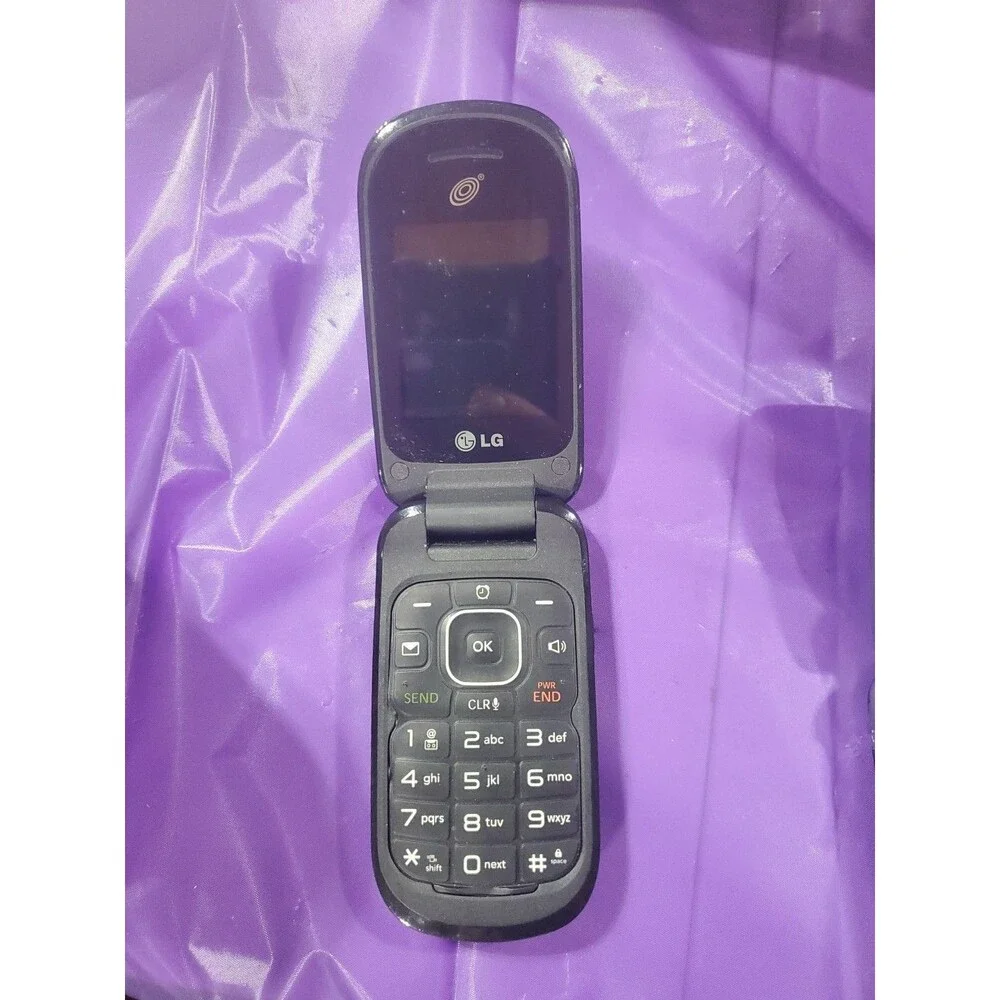 2 lg flip phone 220c and 238C working condition